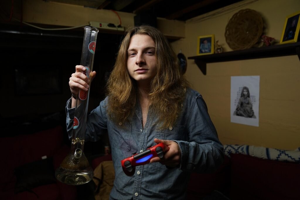 Your Roadmap to Opening a Smoke Shop with Glass Bong Wholesale