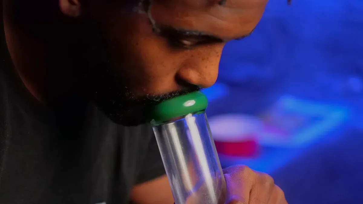 5 Essential Parts of a Bong for Smooth Hits