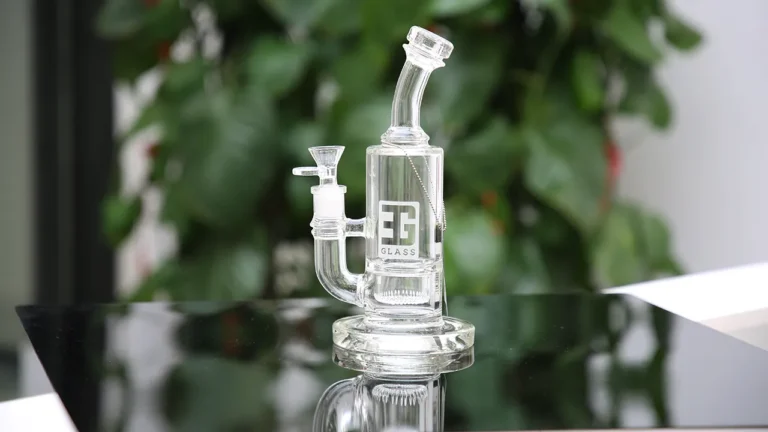 scene of ES2239 glass bong, with EG Glass logo