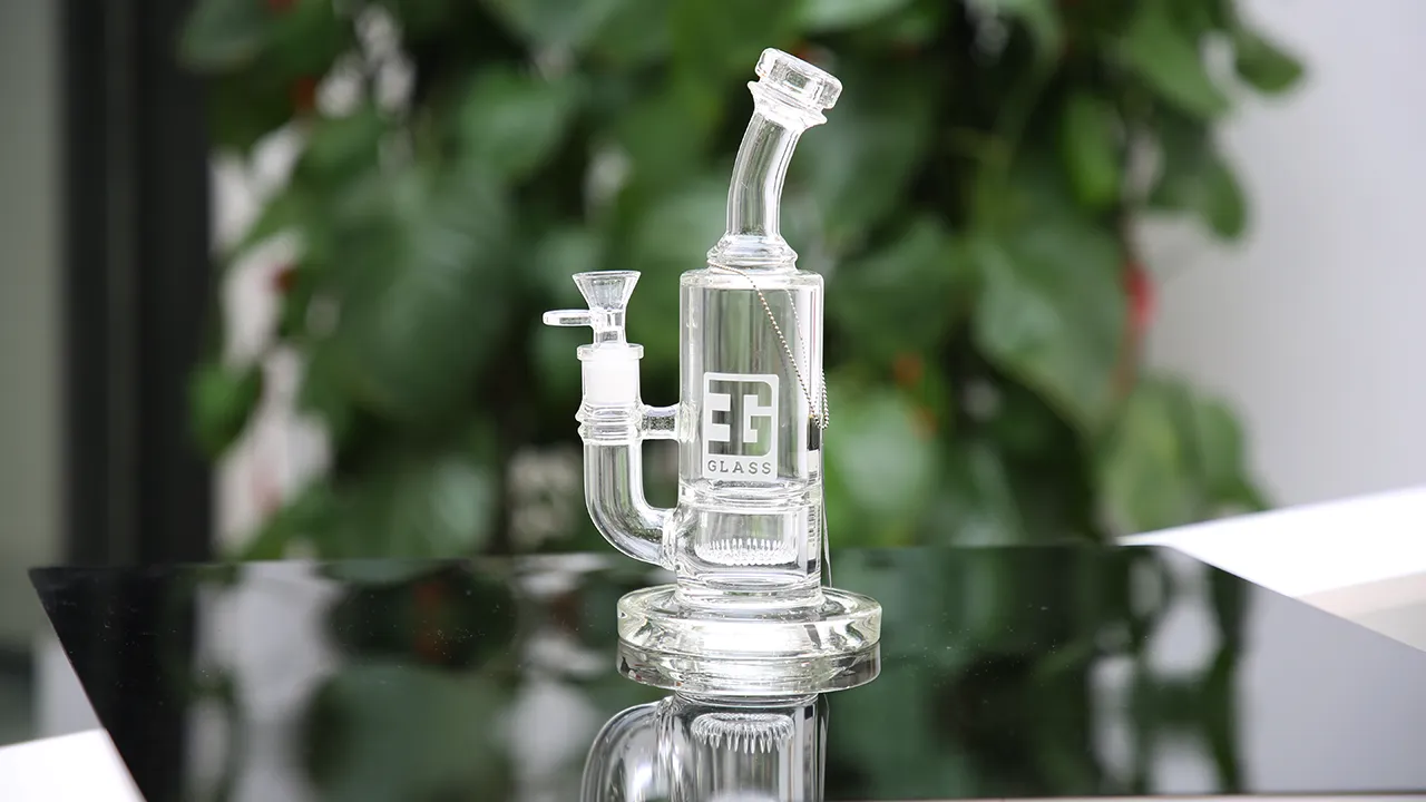 scene of ES2239 glass bong, with EG Glass logo