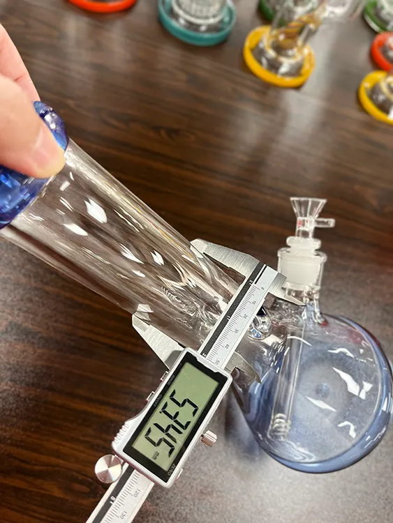 EG measuring the product diameter