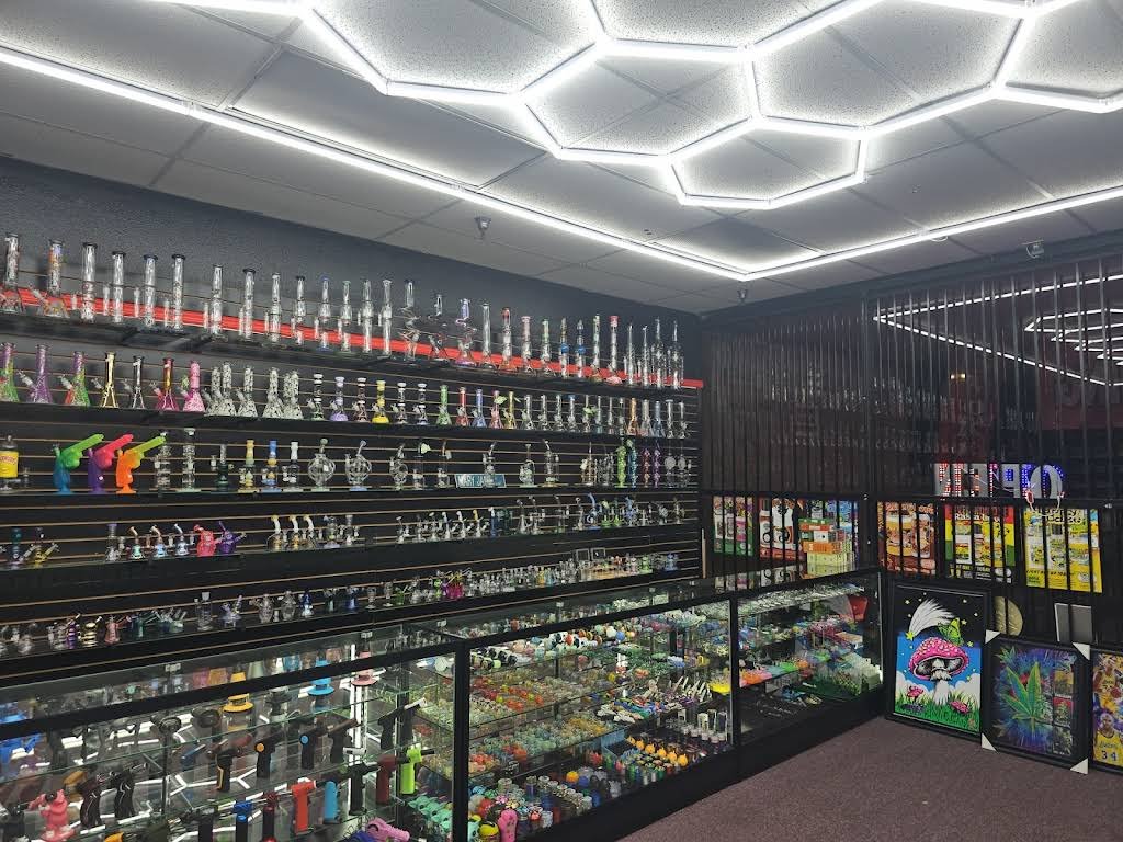 Wholesale glass smoking accessories display – ready-to-stock 2026 inventory