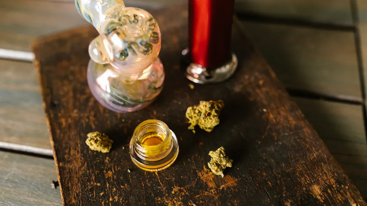 How to Smoke Dabs Using Multiple Methods in 2026